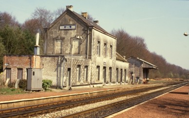 IZEL  DIA 84-4620.jpg